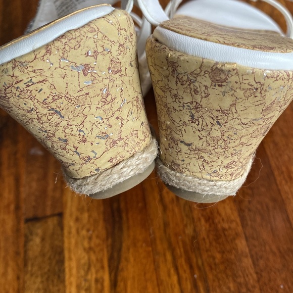 Jewels Princess Dress Shoes for Girls - Picture 10 of 15